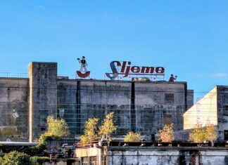 Odvratno ruglo u središtu Sesveta: ‘Na gradskoj imovini, čuvanoj po zaštitarima, kako je to moguće’