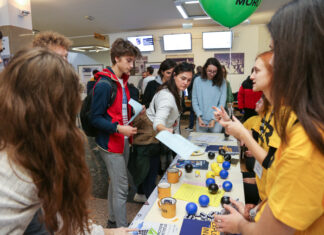 Želite razgovarati s robotima i boriti se svjetlosnim mačevima: Evo gdje to možete isprobati