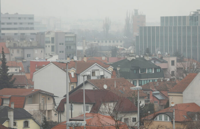 Zagreb, 18.01.2020 - Zbog magle i  lose kvalitete zraka  smanjena vidljivost na sirem podrucju grada