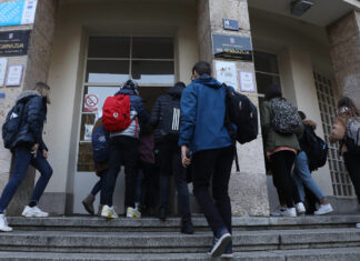 Sto škola u Zagrebu ima zabranu mobitela: ‘Većina djece brzo se prilagodila’