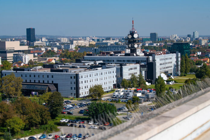 Zagreb, 29.09.2023 - Pogled na grad s terase zgrade Kockica