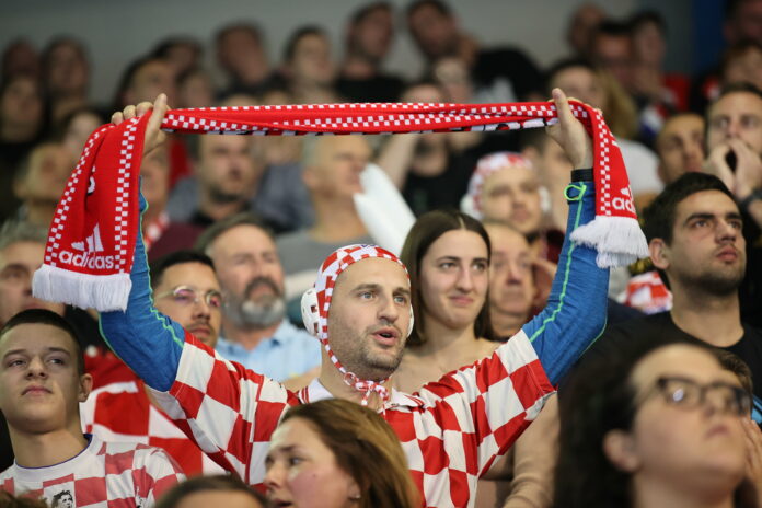 Dubrovnik, 08.01.2024 - Vaterpolo: Navijaci na utakmici Crna Gora - Hrvatska