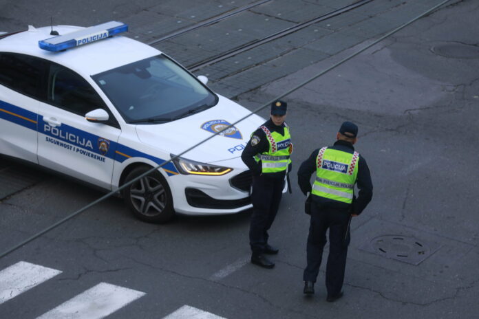 Zagreb, 09.11.2023 - U Ozaljskoj ulici na Tresnjevci doslo je do pucanja elektricnog voda tramvaja