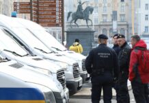 Mladić koji je na Trgu napao novinare stao pred sud: ‘Pitao me nešto, agresivno sam reagirao’