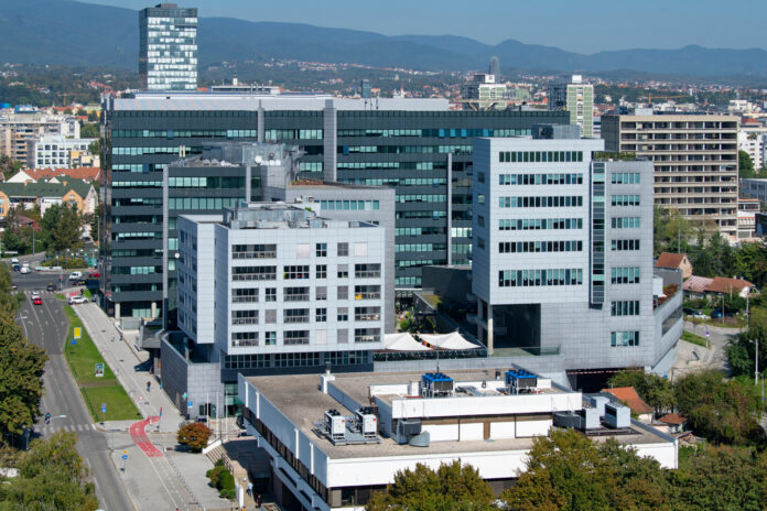 Zagreb, 29.09.2023 - Pogled na grad s terase zgrade Kockica