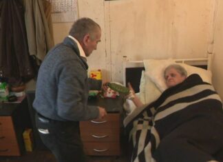 Teško bolesni par živi u strašnim uvjetima ispod nasipa: ‘Štakori su hodali po meni, gladna i žedna u mraku’