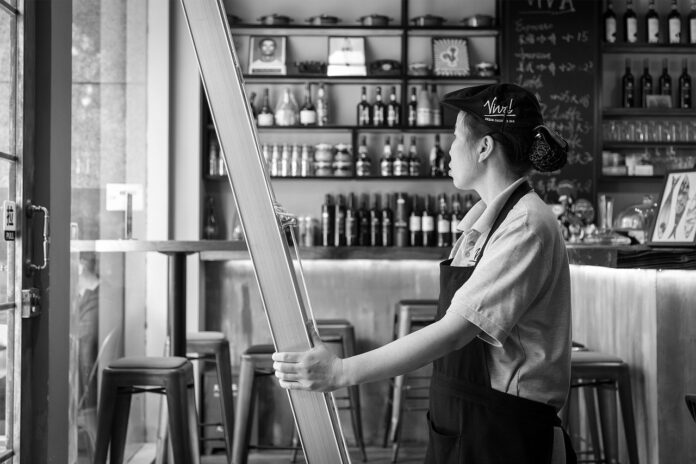 employee-1118183_1280