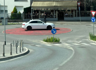 Rotor koji je služio kao parking mjesto dobio stupiće: ‘Di su sad seljačine da se tu parkiraju’