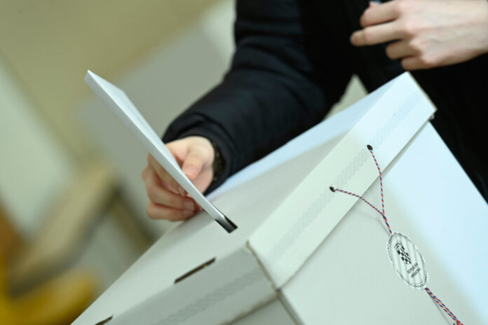 KUTIJA, IZBORI, GLASANJE Zagreb, 17.04.2024 - IZBORI 2024: Otvorena biralista na izborima za 11. saziv Hrvatskog sabora