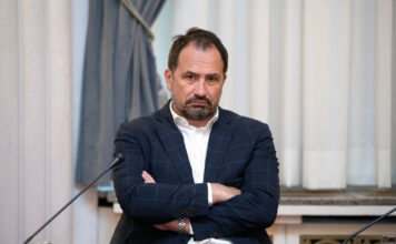 Zagrebački političar iznenadio velikom promjenom izgleda: Fotografije pokazuju koliko se pomladio