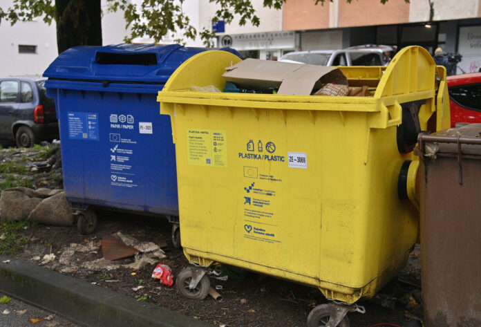 Zagreb, 01.10.2022 - Stanari napravili prezentaciju o nemogucnosti provodjenja odluke o odvajanju otpada