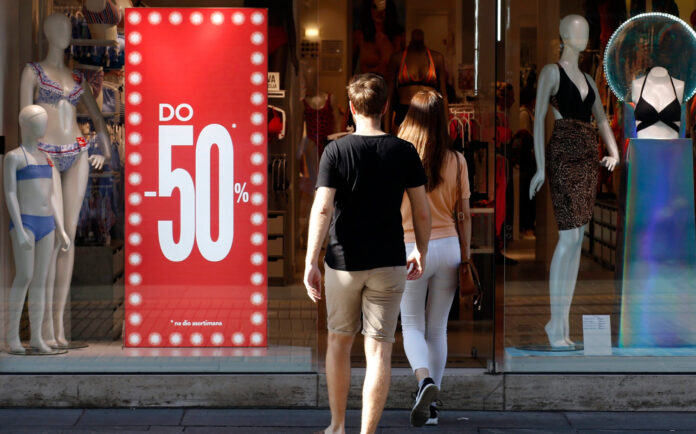 Zagreb, 24.06.2019 - Sezona ljetnih snizenja pocela u vecini ducana centra grada