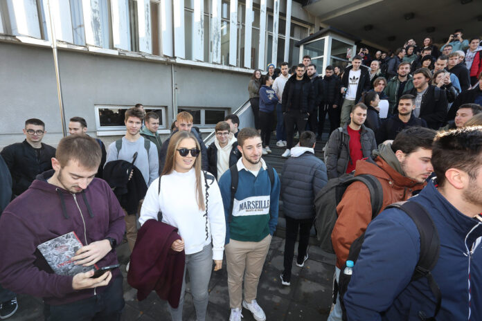 Zagreb, 24.11.2022 - Prosvjedni rostilj zbog zatvaranja menze