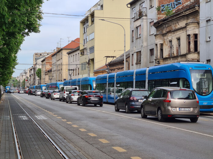 Zagreb, 15.04.2024 - Zastoj tramvaja na Maksimirskoj cesti