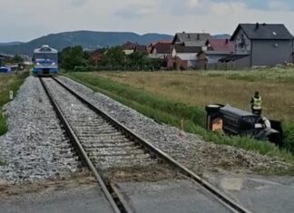 Užas u Požegi: Vlak naletio na automobil u kojem su bili žena i dijete