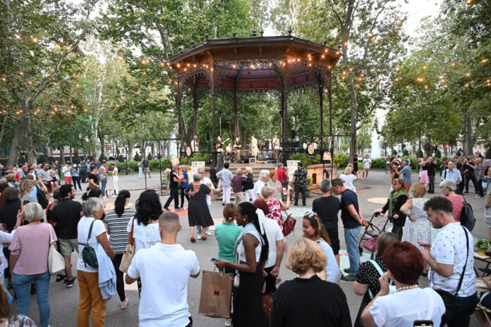 Zagreb, 28.07.2023 - Otvaranje Plesnjaka na Zrinjevcu na kojem nastupa Blues band