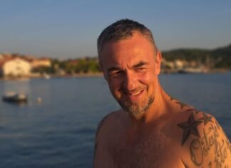 Sandi Cenov i supruga ‘užarili’ društvene mreže novom objavom: ‘Naša tradicionalna fotkica u gaćama’