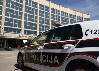 Užas u BiH: Domar zbog nesuglasica ubio ravnatelja, tajnicu i profesoricu, zatim pucao u sebe