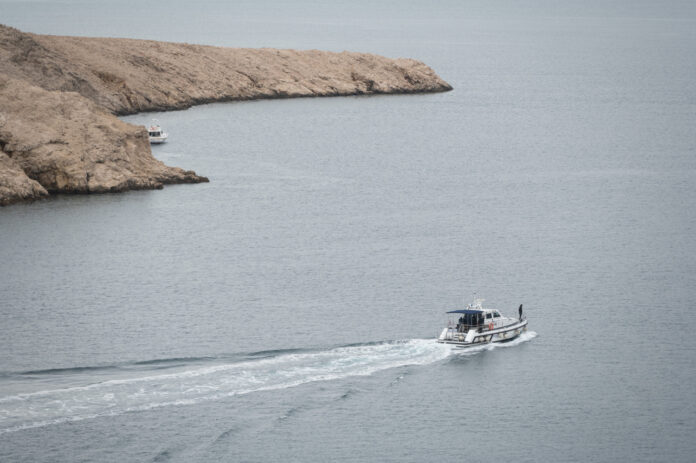 Paski most, 09.12.2023. - Potraga za mladicem nestalim u pomorskoj nesreci kod Paskog mosta