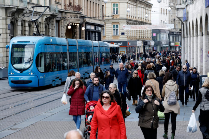 Zagreb, 15.02.2020 - Gradjani u setnji gradom
