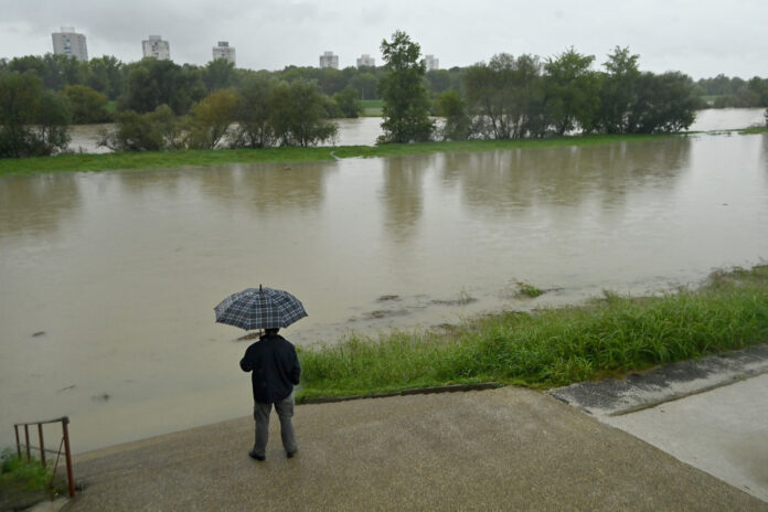 Zagreb, 03.10.2024 - Rijeka Sava se izlila iz korita