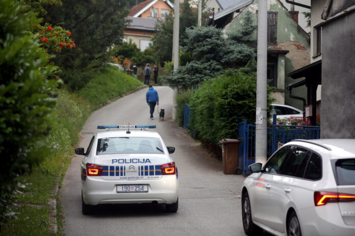 Zagreb, 13.06.2024 - Policijski ocevid u obiteljskoj kuci u Sesedgradu gdje je pronadjeno mrtvo tijelo