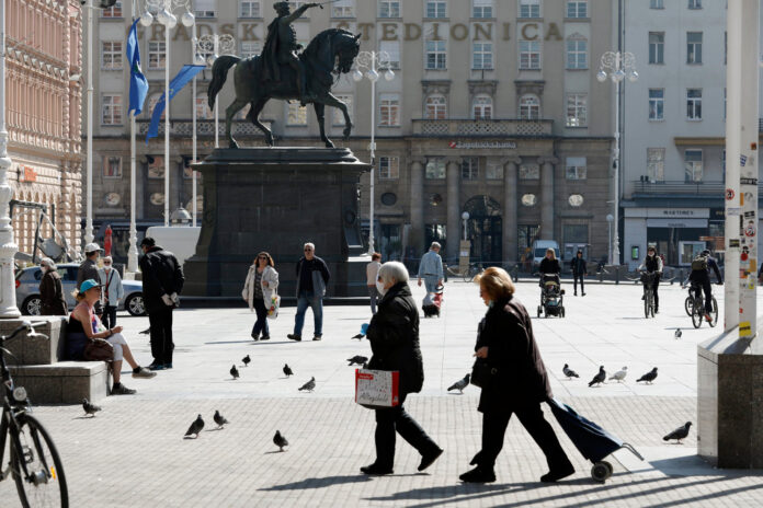 Zagreb, 09.04.2020 - Sve veci broj gradjana vidljiv je u gradu