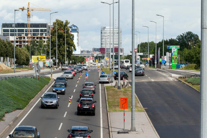 Zagreb, 24.06.2018 - Zbog radova na Ljubljanskoj aveniji promet tece jednim trakom