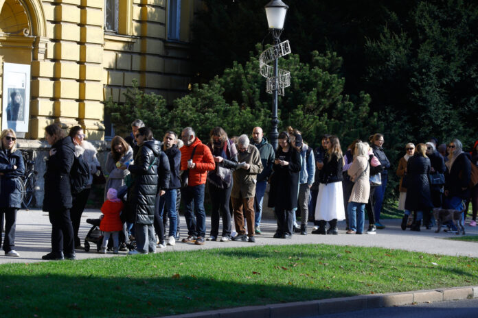 Zagreb, 05.11.2024 - Pocetak fizicke prodaje ulaznica za balet Orasar u HNK
