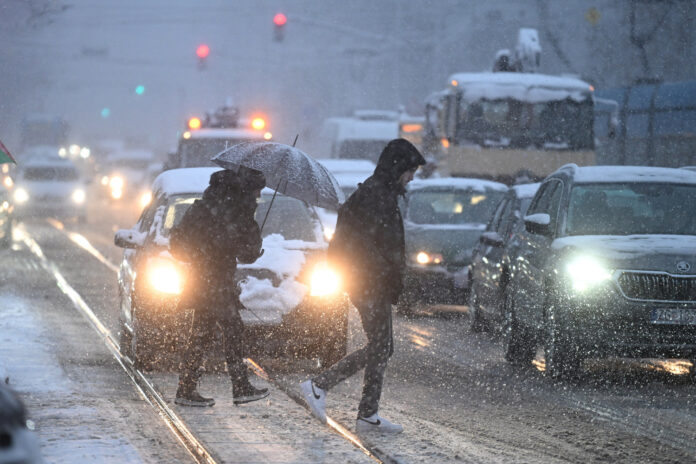 Zagreb, 19.01.2024 - Zbog snijega koji pada od nocas otezan je cestovni promet