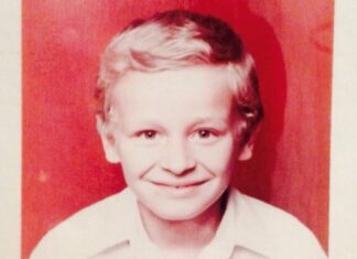 Prepoznajete li dječaka s fotografije: Hrvati ga obožavaju, a život mu je obilježio rad na groblju