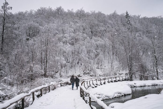 Plitvicka jezera, 28.01.2023 - Velike kolicine snijega zatovrile dijelove NP Plitvice