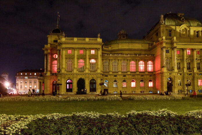Zagreb, 30.09.2017 - Trg u G-Duru je svjetlosno-auditivna instalacija na zgradi HNK-a