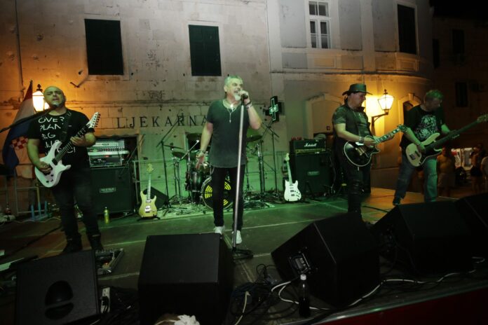 Makarska, 25.06.2017 - Koncert grupe Opca opasnost na Kacicevom trgu