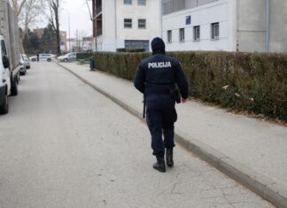Problematični susjedi: Pred očima im policija upala u stan na Trešnjevci