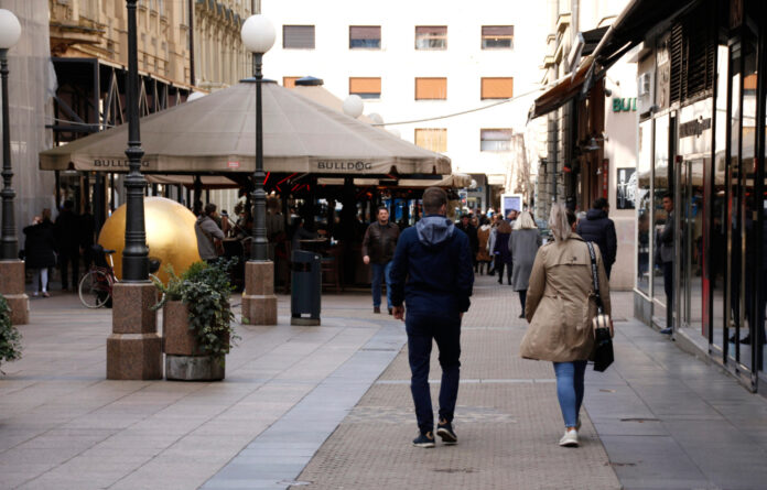 Zagreb, 13.03.2021. - Suncano vrijeme izvelo je sretne gradane na subotnju jutarnju kavu
