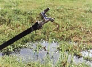 U Dubravi voda danima probija na cestu, struka nemoćna: ‘Ovo je neuobičajen slučaj’