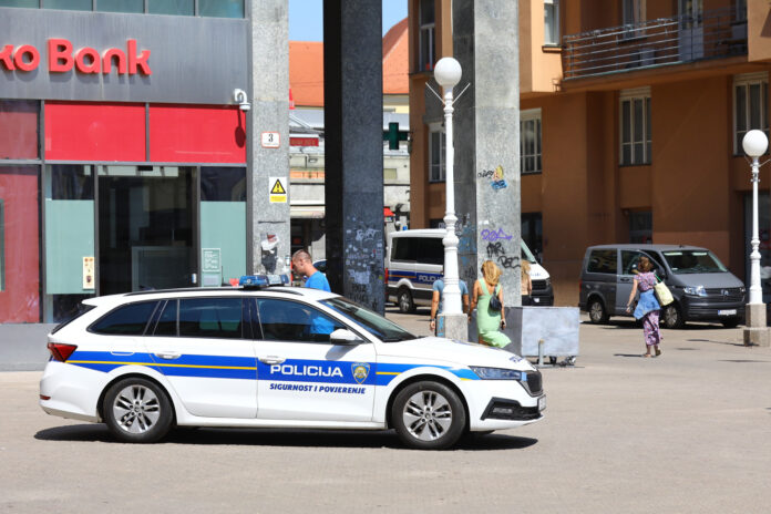 policija