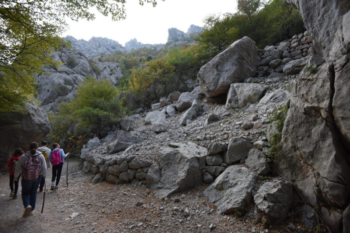 Starigrad, 01.11.2020 - Opustena atmosfera u kanjonu Paklenica nakon potresa, gdje nije bilo intervencija HGSS-a