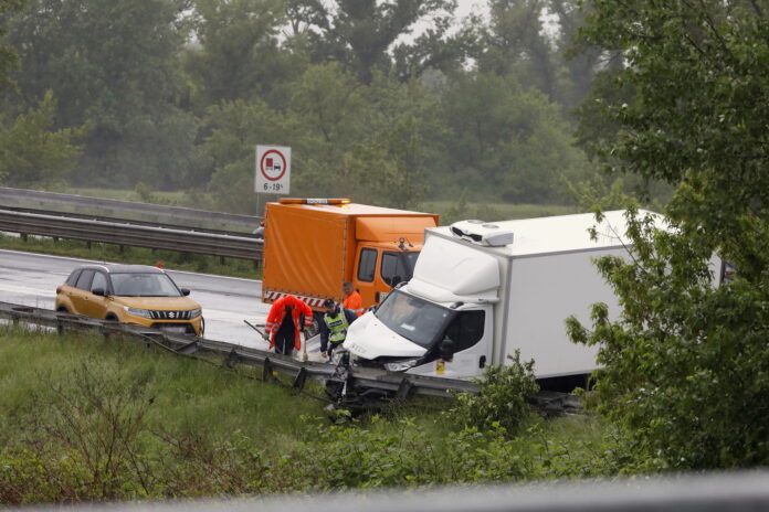 Zagreb, 25.04.2025 - Prometna nesreca na zagrebackoj obilaznici u kojoj su dvije osobe smrtno stradale