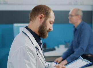 Liječnik upozorio na simptome opake bolesti koje mnogi ignoriraju: ‘Ako vas budi noću’