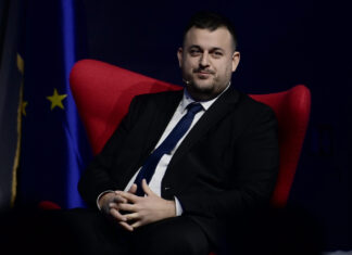 Na malim ekranima su bili puno prije poznatog lovca: Evo tko su roditelji Deana Kotige