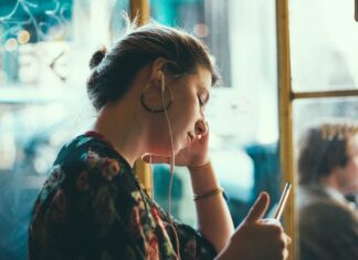 Građani zgroženi priznanjem ‘šalteruše’: ‘Sretna i sređena odem izvaditi joj malo masti’