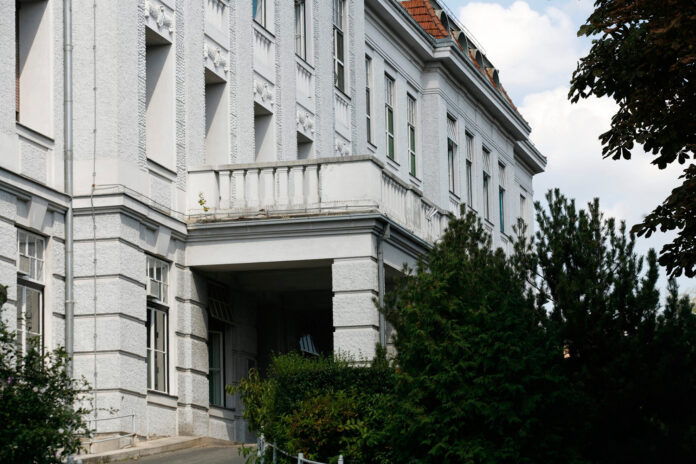 Pozar u laboratoriju rodilista u Petrovoj