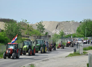 Ovakve scene na Jakuševcu još niste vidjeli: Uz traktore se kod odlagališta pojavila i poznata lica
