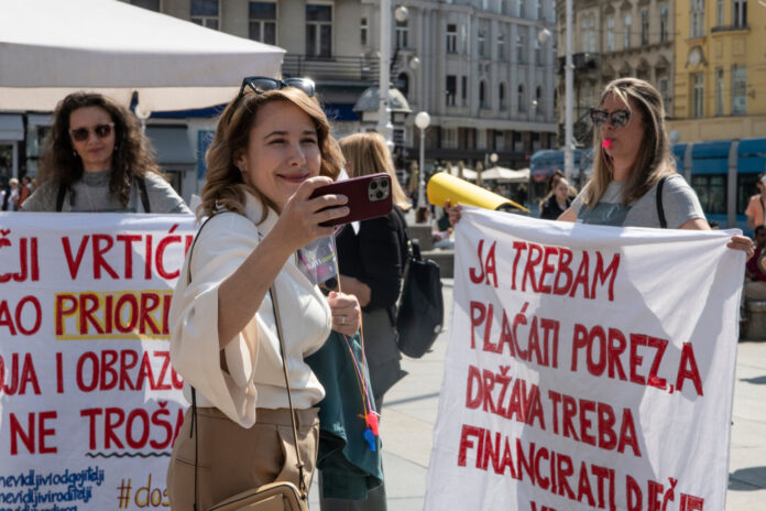 Zagreb, 12.04.2025 - Marija Selak Raspudic podrzala prosvjednike odgojitelje na Trgu bana Jelacica