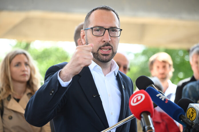 Zagreb, 27.05.2025 - Tomislav Tomasevic obisao radove na prosirenju tramvajske zone te izgradnji prometnice na Sarajevskoj cesti