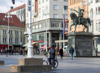 Građani u nevjerici promatrali prizor na Trgu bana Jelačića: ‘Što bode oči, lako se uoči’