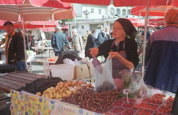 zagreb 250903dolac,kumica s kestenimafoto dragana radusinovic-zag-