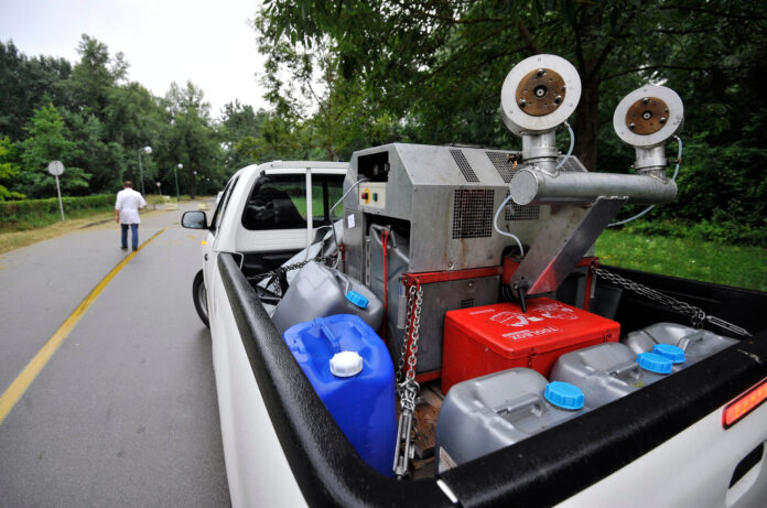 Zagreb, 17.06.2015 - Na Jarunu i okolici zapocelo zaprasivanje komaraca